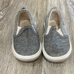 H&M tiny baby shoes vans look